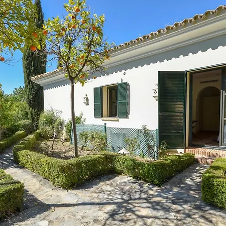 Disfruta De Privacidad Seguridad Y Naturaleza En La Zagaleta Villa Benahavis